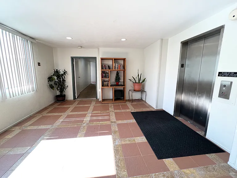 The Excalibur Apartments — Photo 17