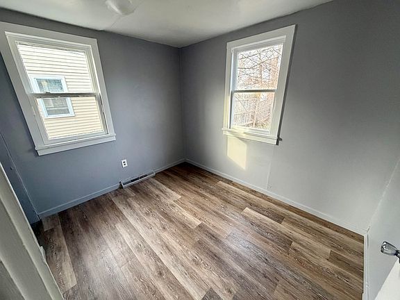 3rd image of 1331 Carman St