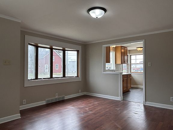 5th image of 2122 Roosevelt Ave