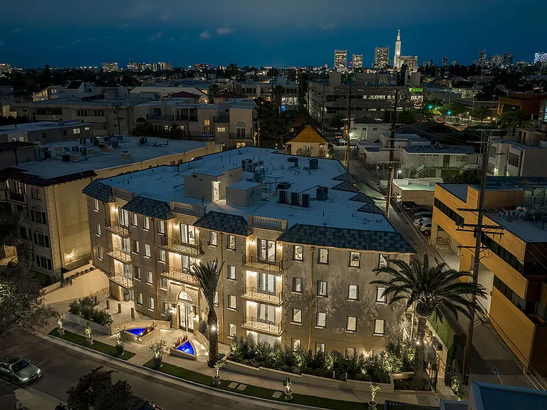 1825 Pandora Ave #Penthouse 404 — Photo 32