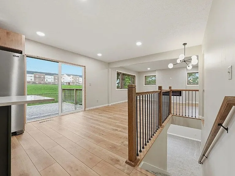 241 Wedgewood Dr — Photo 3