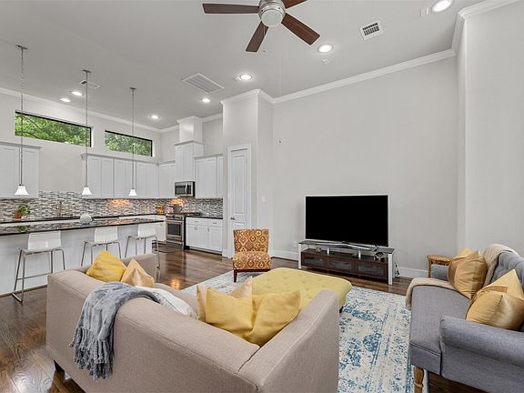 3rd image of 1227 W 21st St #C