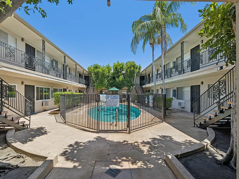 Mardi Gras Apartments | Palmyra Apartments — Photo 7