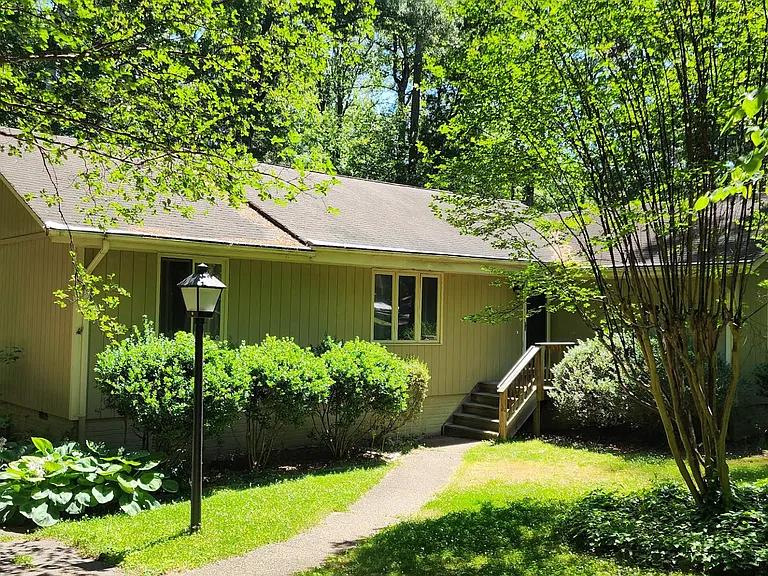 10202 Pepperhill Ln — Photo 2