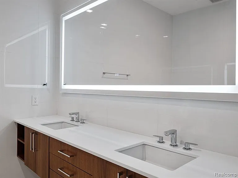 400 S Old Woodward Ave #315 — Photo 15