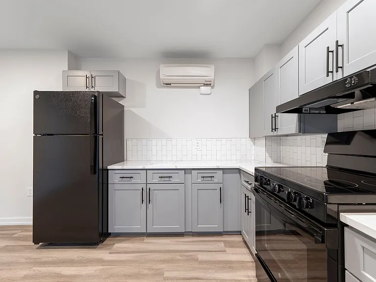 Altamont Apartments Limited-Time Special! First Month FREE with Approved Application! — Photo 46