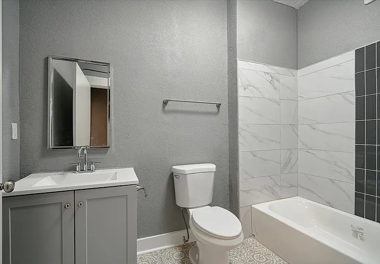 156 N Tucker St — Photo 6