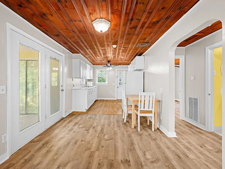 682 E Ocean Rd — Photo 8