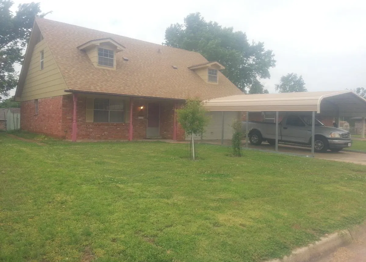 3 bed, 1.5 bath, 1350 sqft, $850 — Photo 2