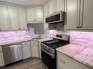 36 Chatham Sq, Parlin, NJ 08859