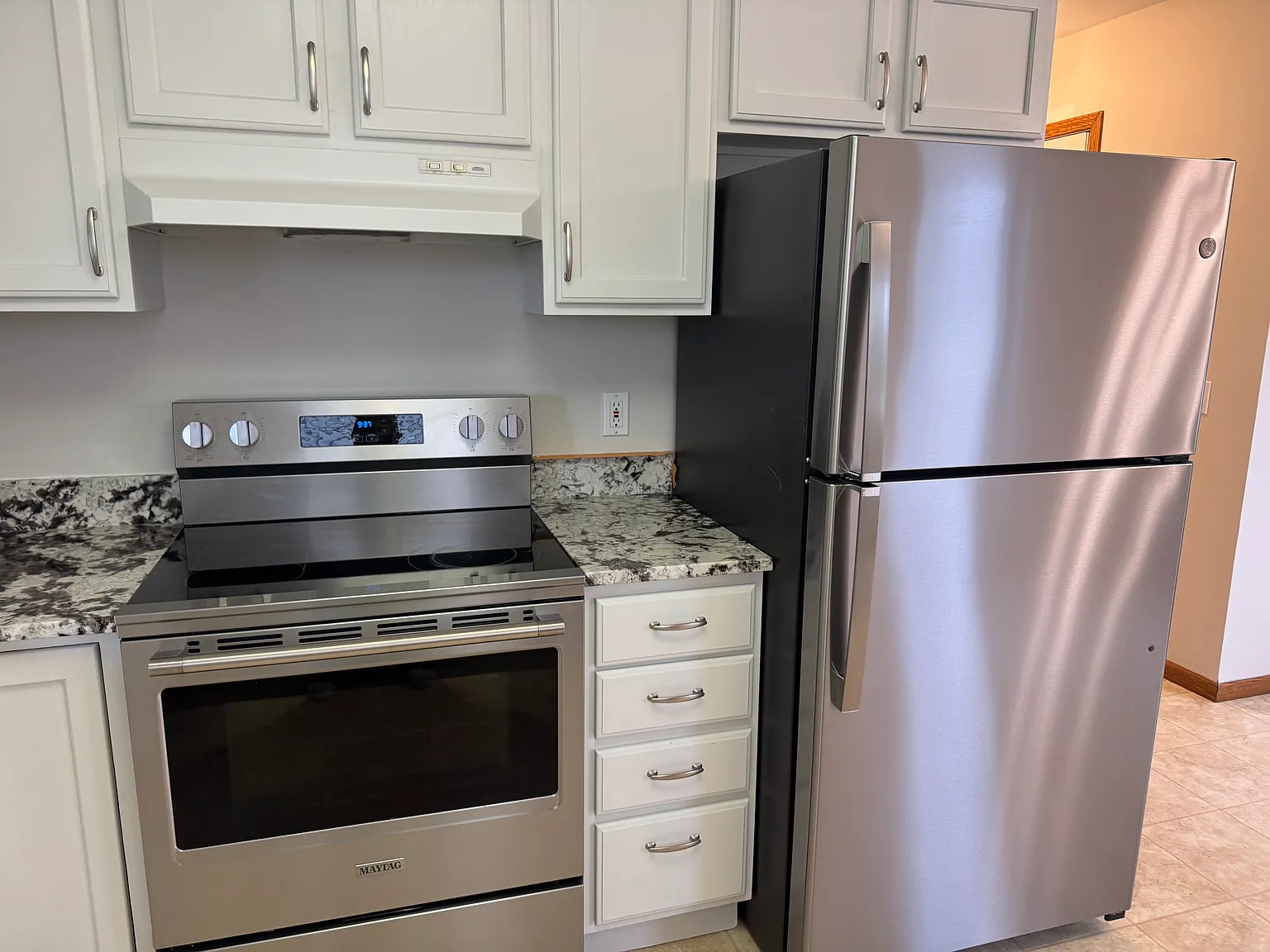 4 bed, 2200 sqft, $2,950 — Photo 3