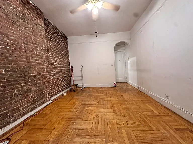 41 W 64th St #5D — Photo 4