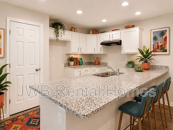 3rd image of 1136 E Union St