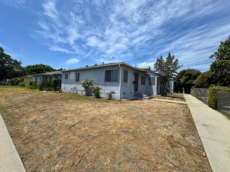 9021 Reading Ave — Photo 1
