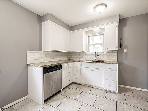5th image of 21621 Ivan Ave