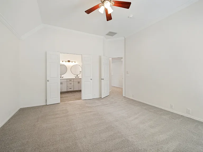 7086 Richmond Dr — Photo 23