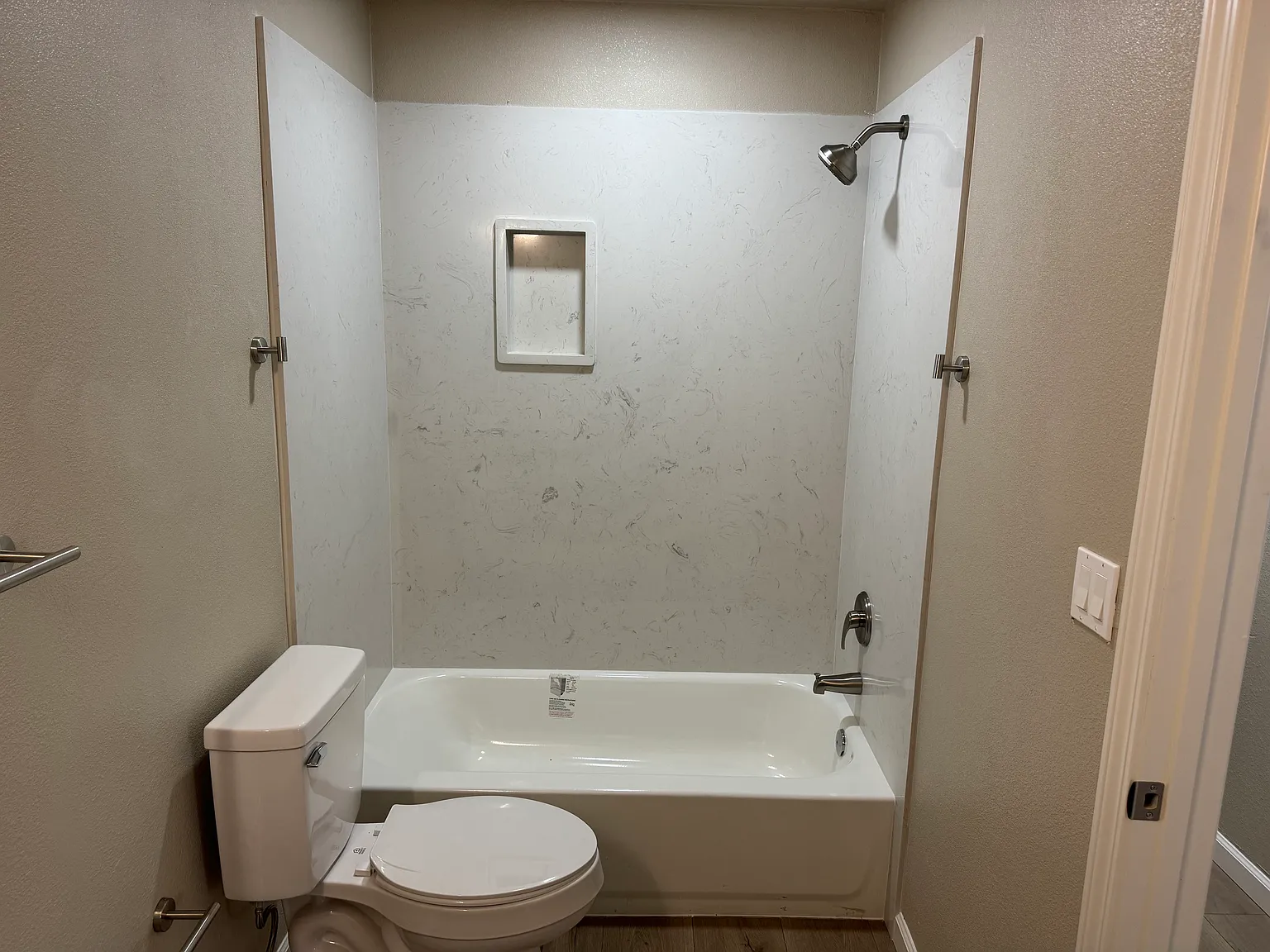 2 bed, 900 sqft, $2,045 — Photo 4