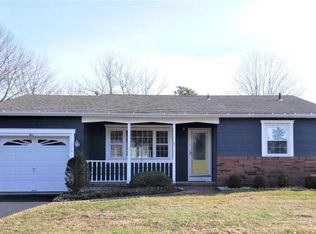 5 Pembroke Ln, Toms River, NJ 08757