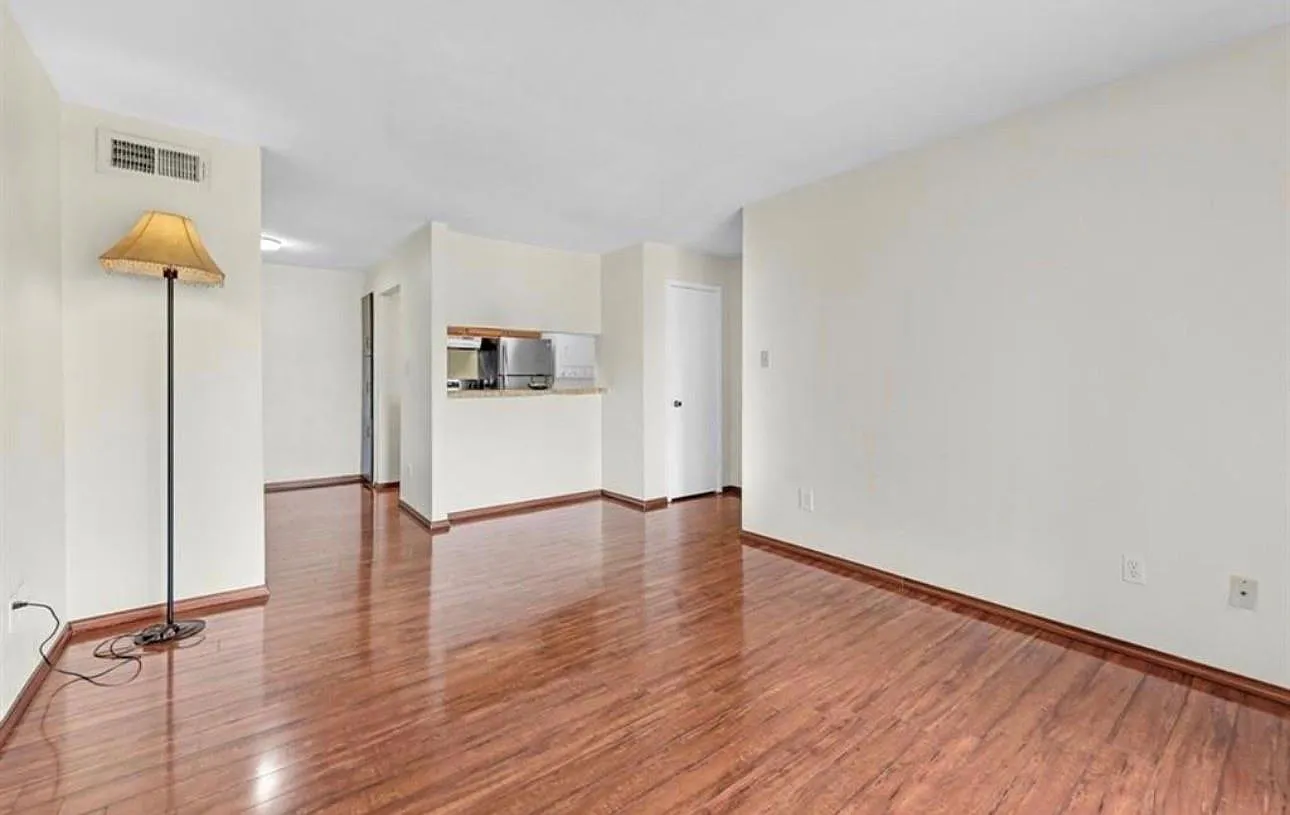 1 bed, 1.0 bath, 712 sqft, $950 — Photo 1