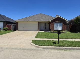 704 W Colony Dr, Arlington, TX 76001