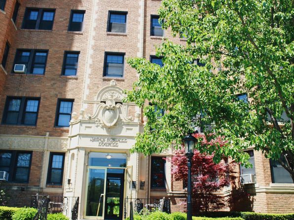 722 Ward Pkwy APT 804