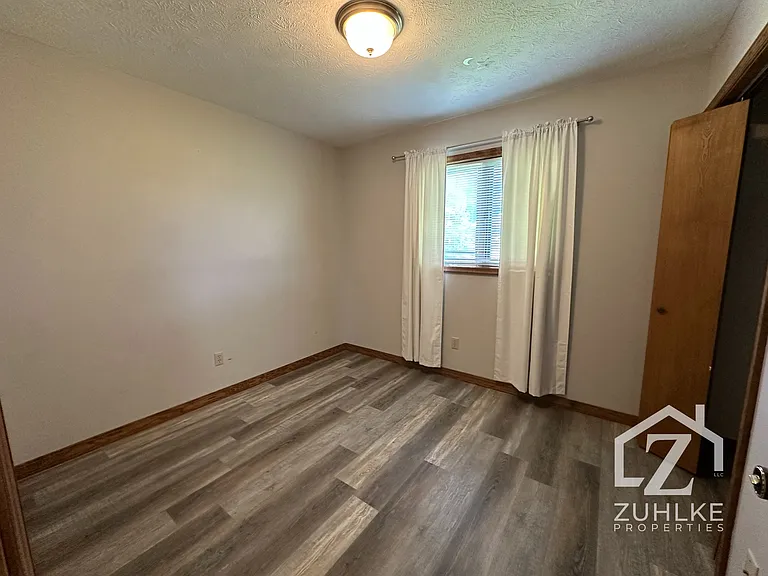 320 N Sunset St — Photo 11