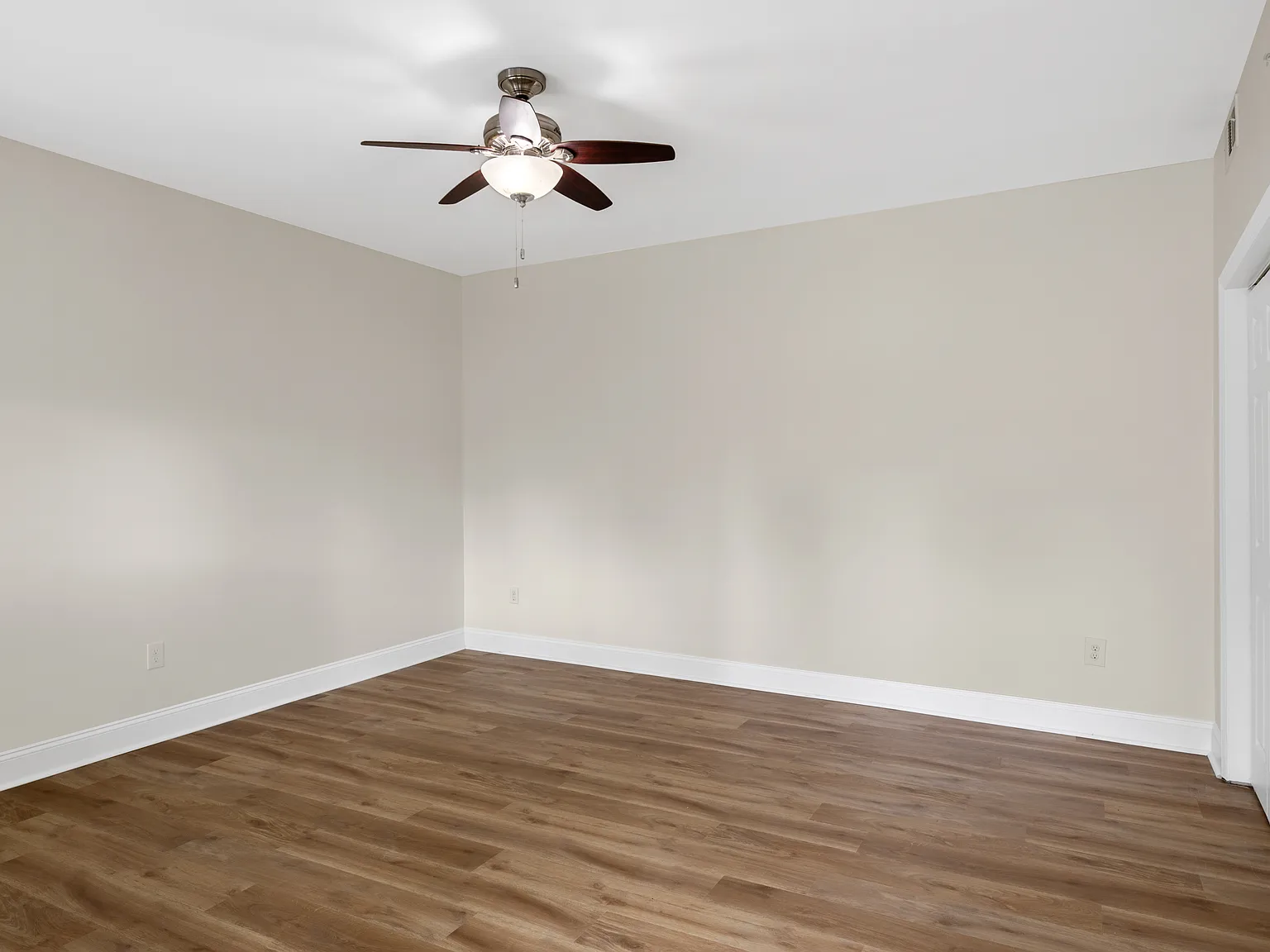 1 bed, 900 sqft, $1,650 — Photo 2