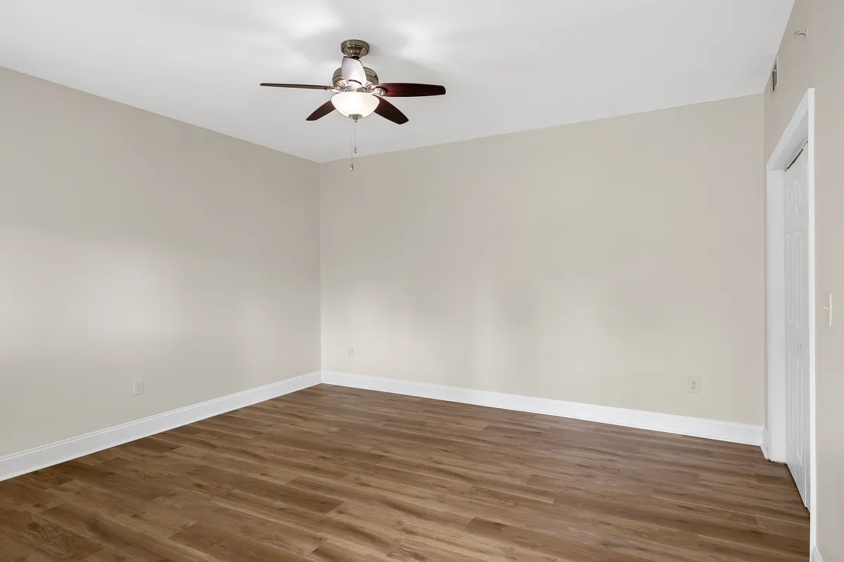 Building Photo - 111 Pine St #4W