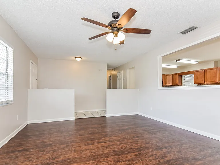 110 7th Jpv St — Photo 3