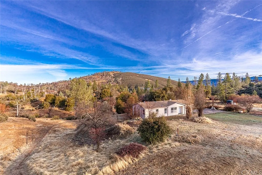 5831 W Whitlock Rd photo 1