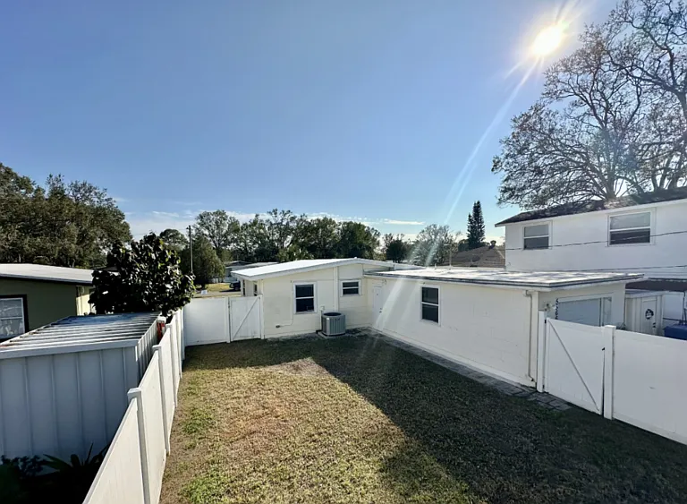 5566 Kelly Dr N — Photo 34