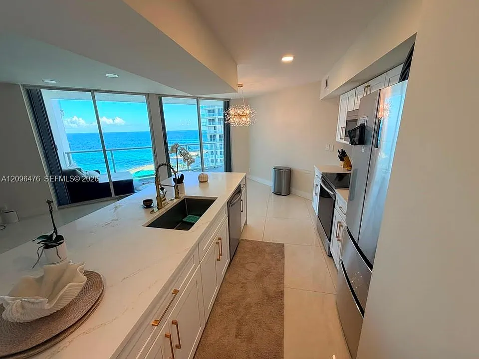 16485 Collins Ave #932
