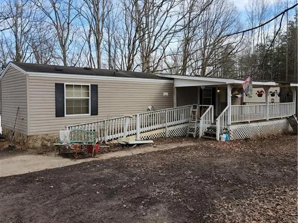 1060 Eve Rd, Pilot Mountain, NC 27041