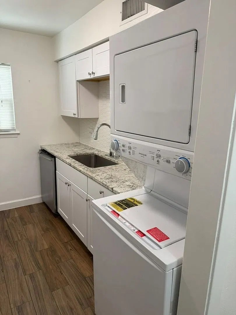 Charming 2BR Condo in Houston — Photo 4