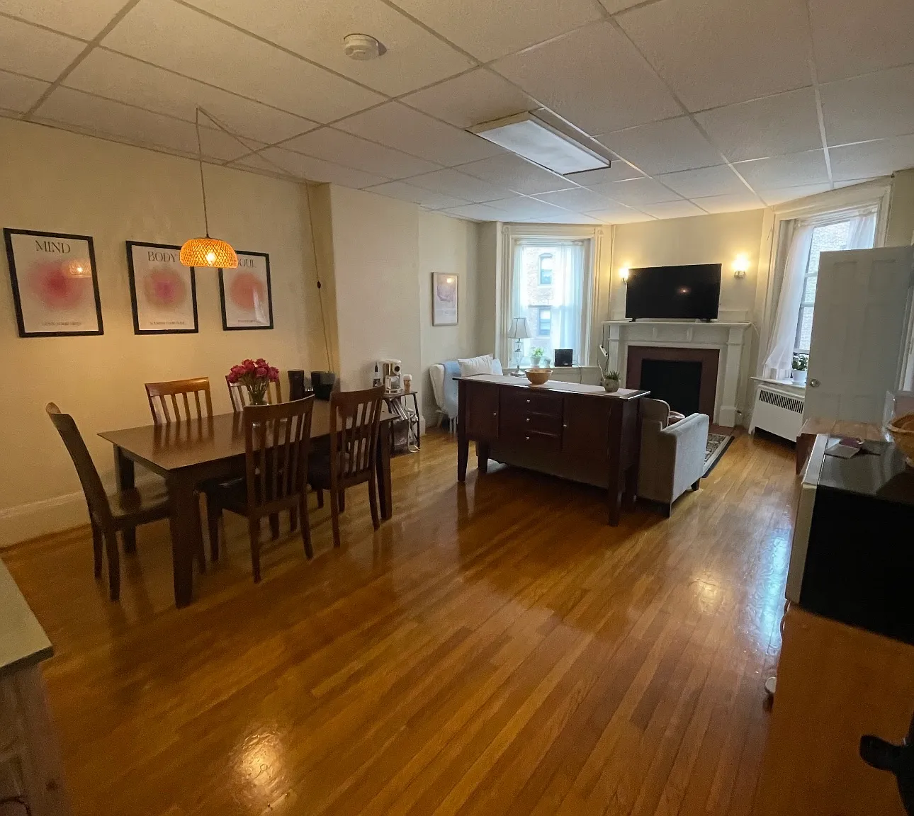 3 bed, 999 sqft, $4,000 — Photo 1