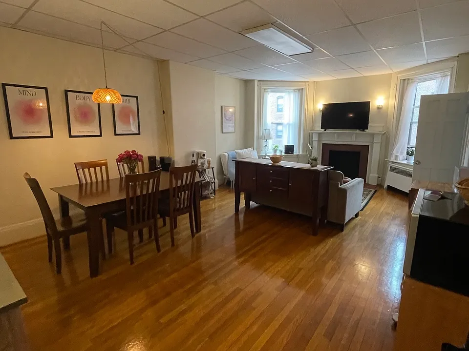 912 Beacon St #3A