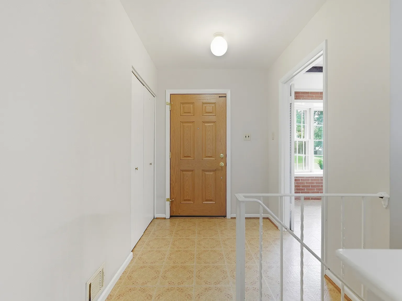 4 bed, 2190 sqft, $4,650 — Photo 2