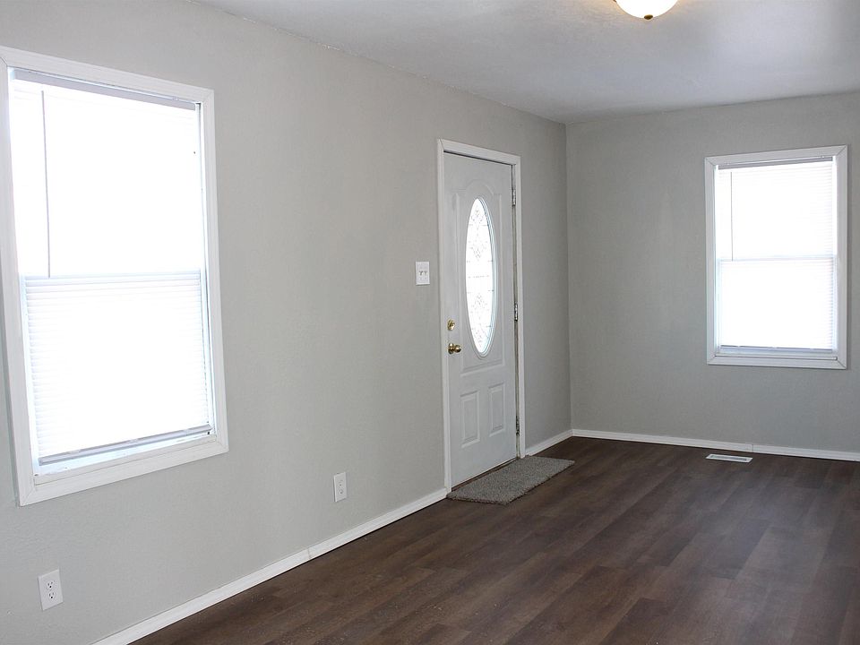 1st image of 707 W 10th St