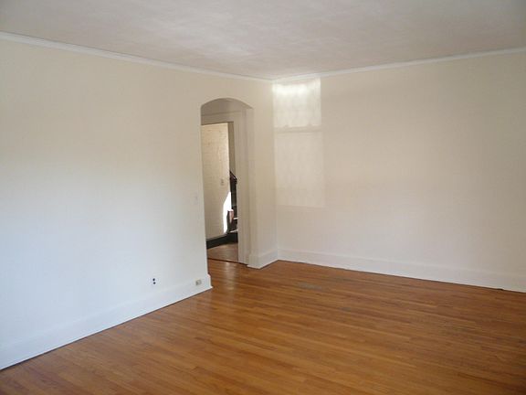 3rd image of 19 Burbank Ave #2