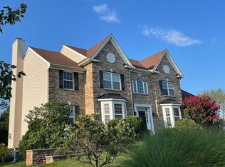 327 Green Meadow Dr, Douglassville, PA 19518