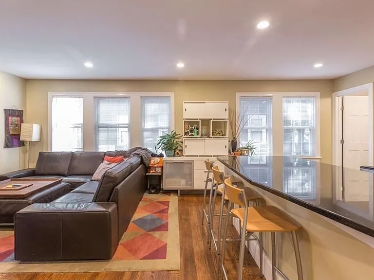 9 Hathaway St — Photo 2