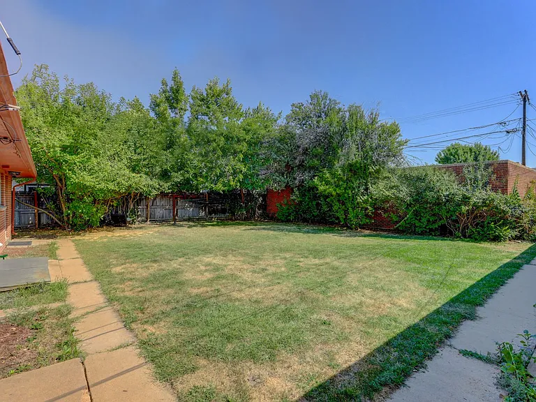 Shared Backyard (Fenced)