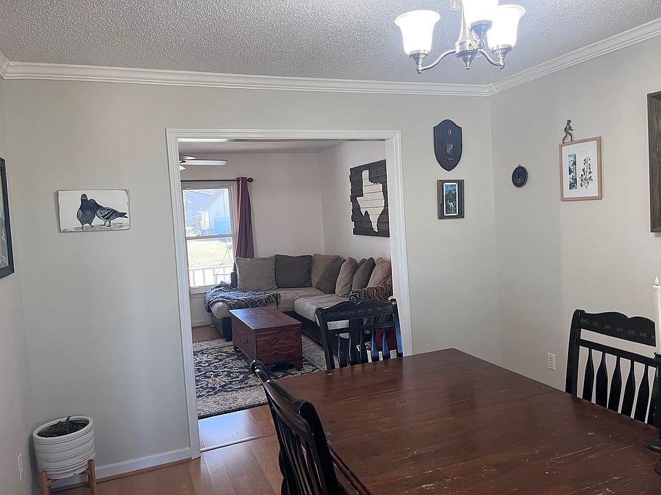 1st image of 907 Oak Dr