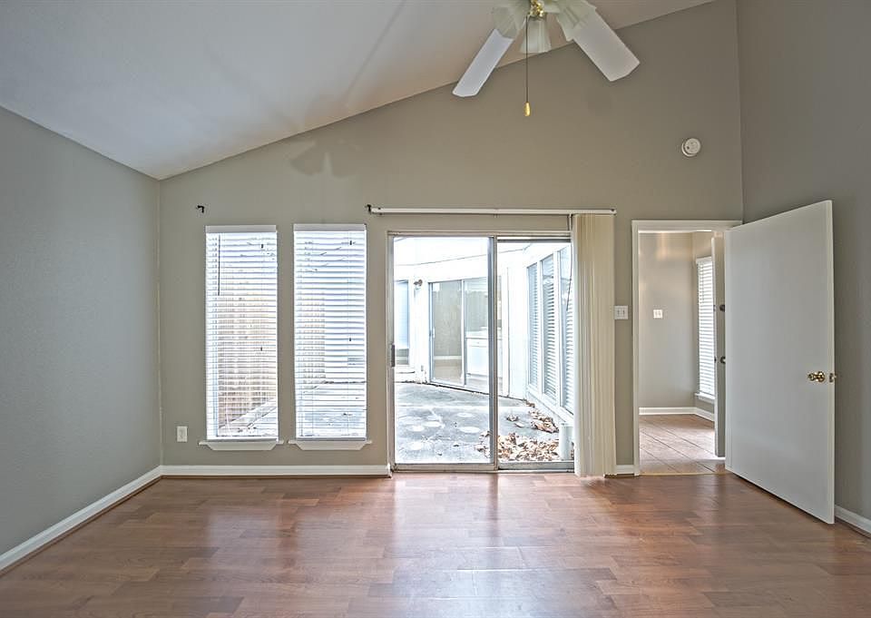 1st image of 11566 Bellerive Dr
