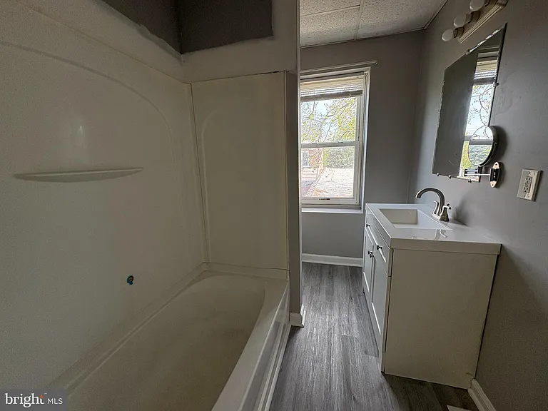 80 Alden Ave — Photo 7