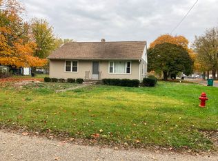 611 E 5th St, Delavan, IL 61734