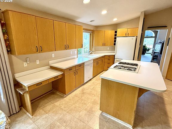 5th image of 10507 NE 33rd Ave