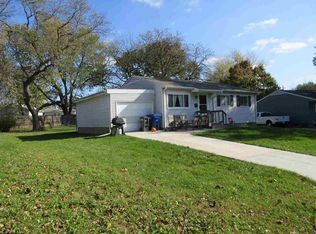 3325 Candlewick Dr, Bettendorf, IA 52722