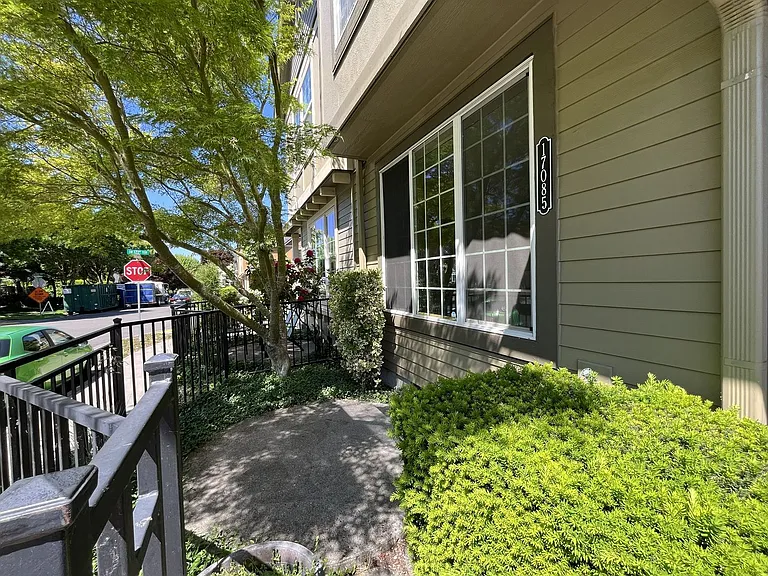 17085 SW Pleasanton Ln — Photo 4