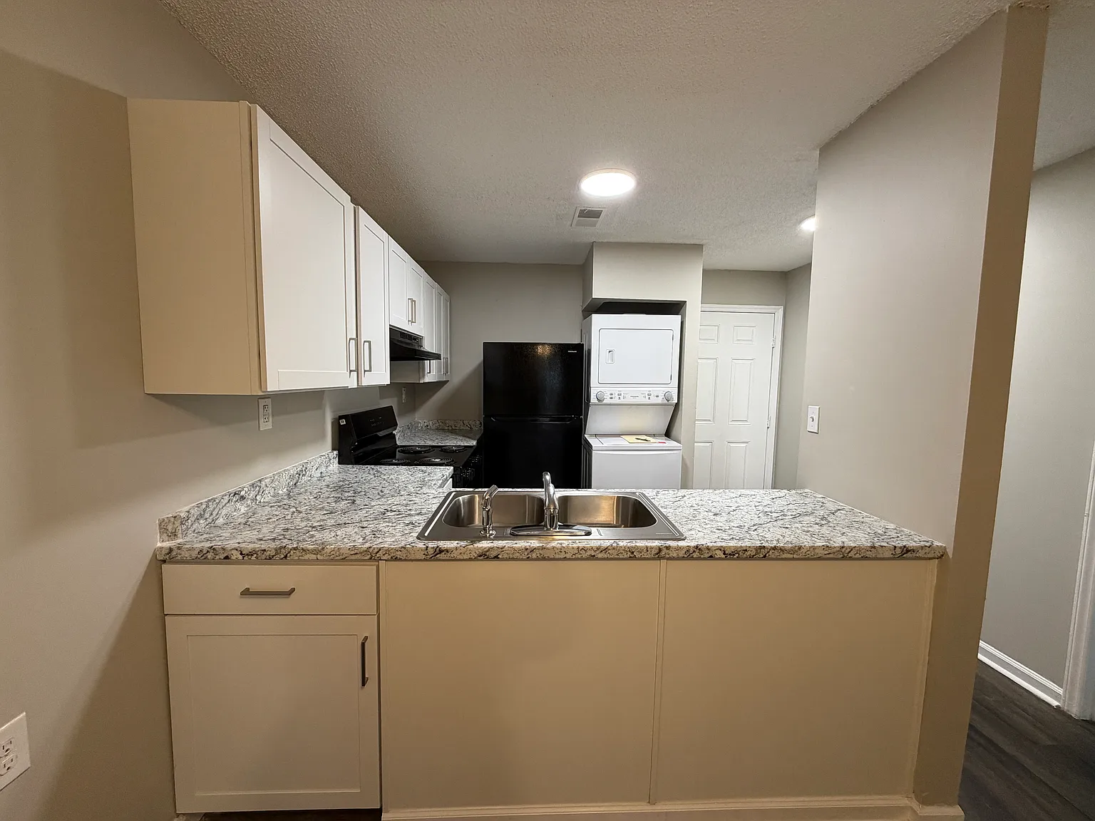 2 bed, 850 sqft, $1,235 — Photo 2